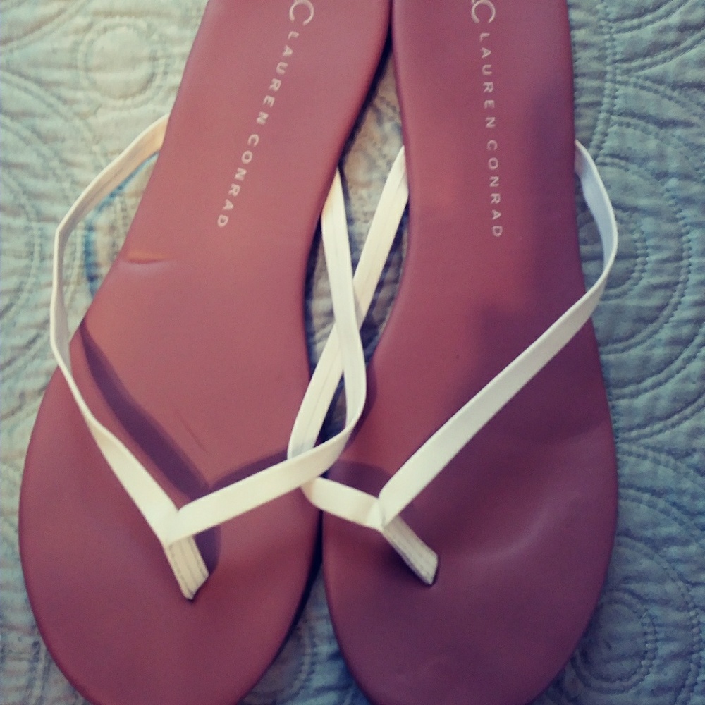 Lauren Conrad flat sandals